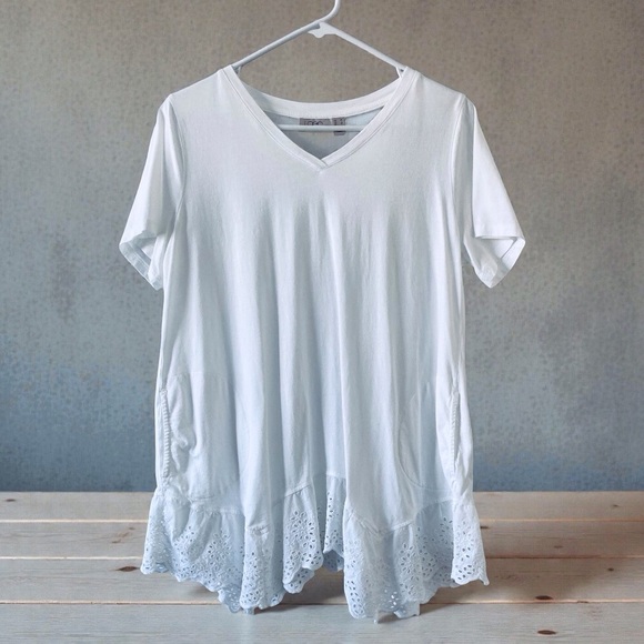 LOGO by Lori Goldstein Tops - LOGO by Lori Goldstein Eyelet Hem Top M White Boho Minimalist new